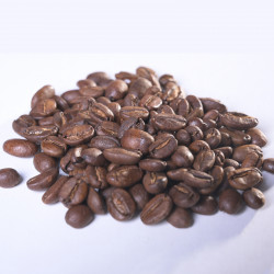 Zrna zrnkové kávy z Bali